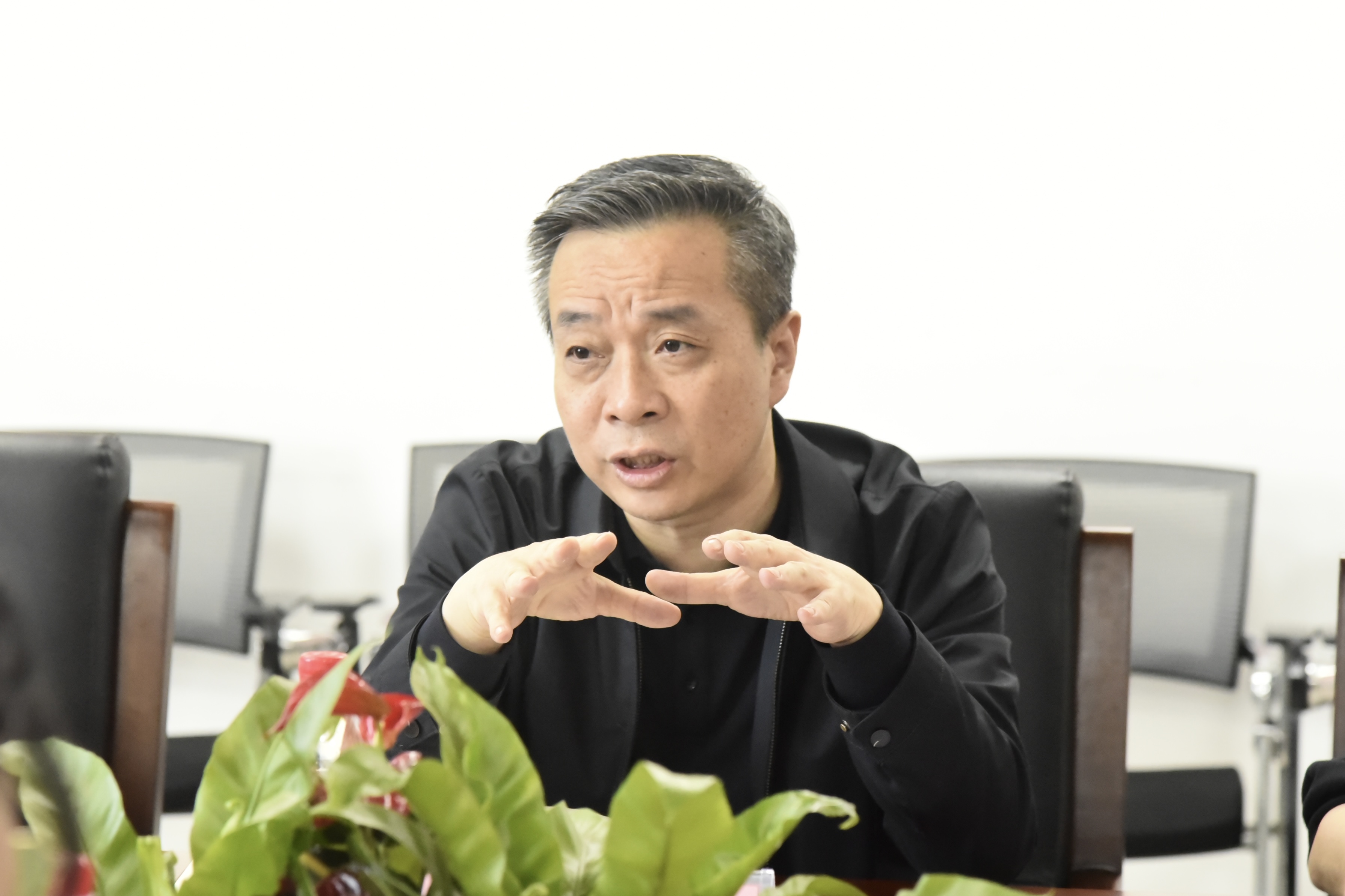 图1-康震副校长一行赴coco漫画
开展科研工作调研.JPG